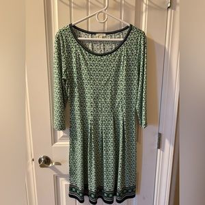 Like new Max studio long sleeved green dress in medium